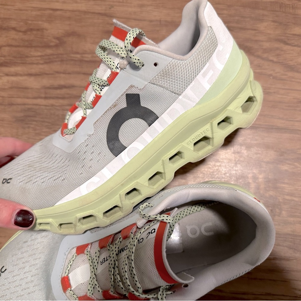 On Running Shoes- Cloudmonster